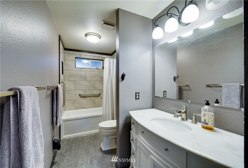 1314 6th, Anacortes, Washington 98221, 5 Bedrooms Bedrooms, ,2 BathroomsBathrooms,Residential,For Sale,6th,NWM1883976