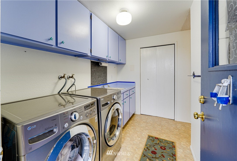 1314 6th, Anacortes, Washington 98221, 5 Bedrooms Bedrooms, ,2 BathroomsBathrooms,Residential,For Sale,6th,NWM1883976