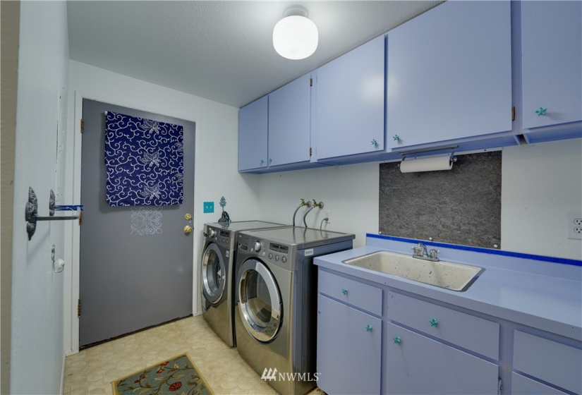 1314 6th, Anacortes, Washington 98221, 5 Bedrooms Bedrooms, ,2 BathroomsBathrooms,Residential,For Sale,6th,NWM1883976