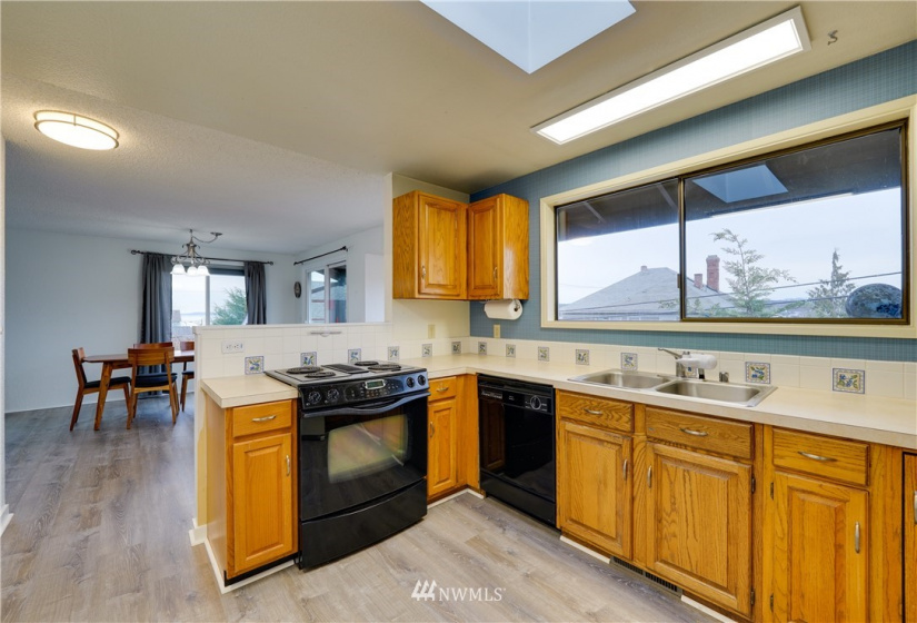 1314 6th, Anacortes, Washington 98221, 5 Bedrooms Bedrooms, ,2 BathroomsBathrooms,Residential,For Sale,6th,NWM1883976