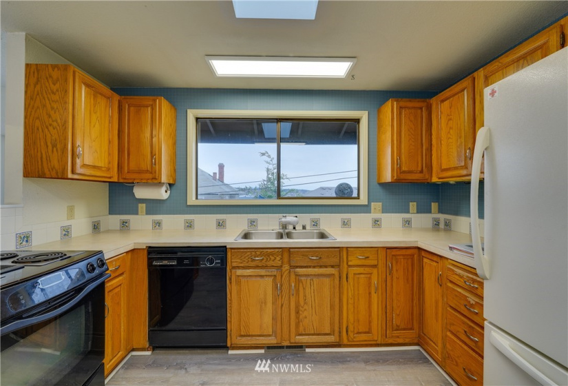 1314 6th, Anacortes, Washington 98221, 5 Bedrooms Bedrooms, ,2 BathroomsBathrooms,Residential,For Sale,6th,NWM1883976