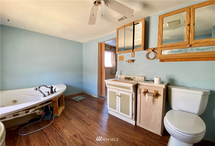 101 Slavin, Yakima, Washington 98903, 4 Bedrooms Bedrooms, ,2 BathroomsBathrooms,Residential,For Sale,Slavin,NWM1884352