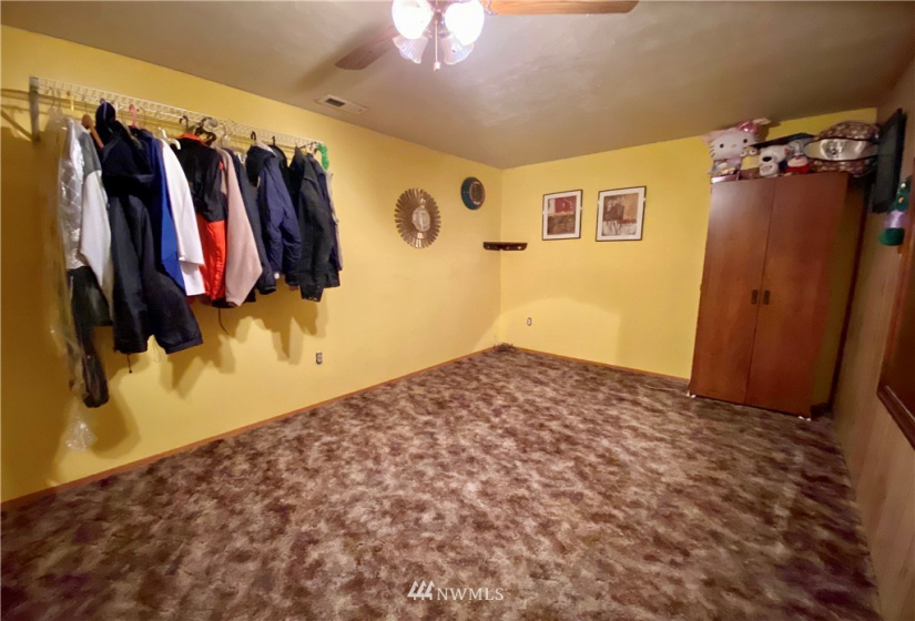 101 Slavin, Yakima, Washington 98903, 4 Bedrooms Bedrooms, ,2 BathroomsBathrooms,Residential,For Sale,Slavin,NWM1884352