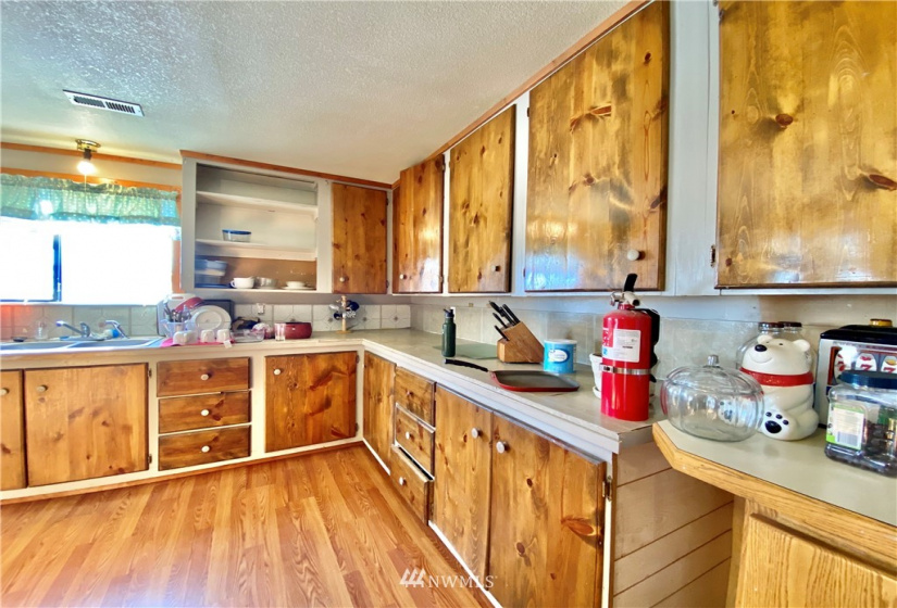 101 Slavin, Yakima, Washington 98903, 4 Bedrooms Bedrooms, ,2 BathroomsBathrooms,Residential,For Sale,Slavin,NWM1884352