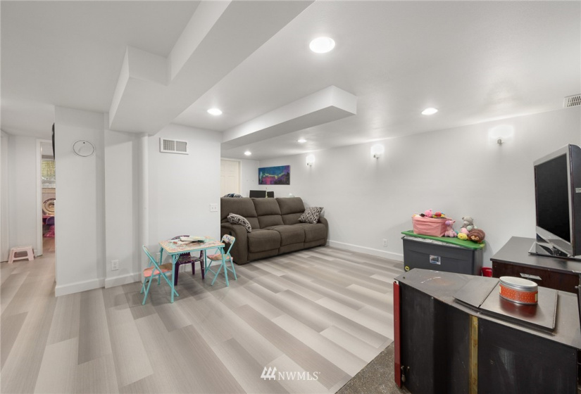 645 136th, Burien, Washington 98166, 3 Bedrooms Bedrooms, ,1 BathroomBathrooms,Residential,For Sale,136th,NWM1882776