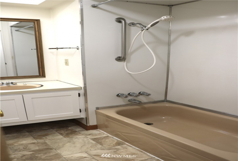 5509 69th, Puyallup, Washington 98371, 2 Bedrooms Bedrooms, ,1 BathroomBathrooms,Manufactured In Park,For Sale,69th,NWM1884659