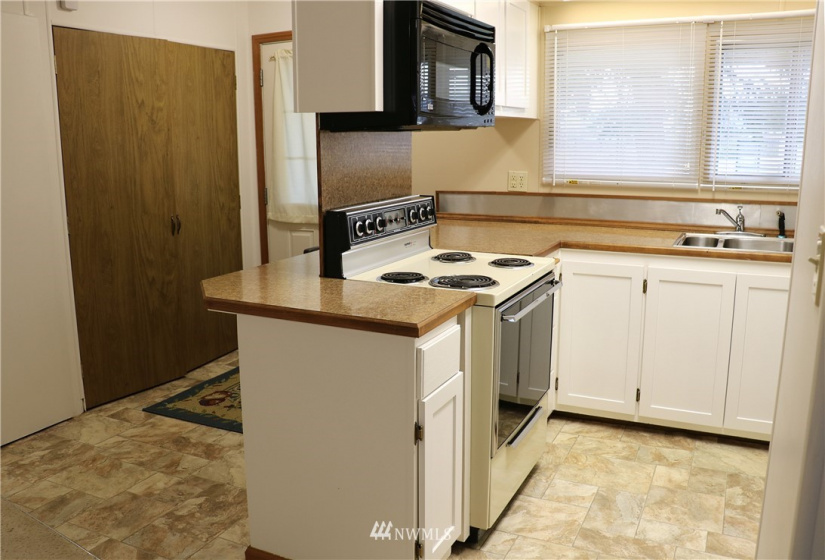 5509 69th, Puyallup, Washington 98371, 2 Bedrooms Bedrooms, ,1 BathroomBathrooms,Manufactured In Park,For Sale,69th,NWM1884659