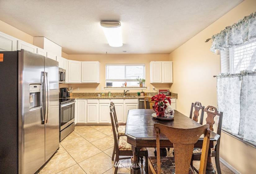 1330 Yost, Moses Lake, Washington 98837, 3 Bedrooms Bedrooms, ,2 BathroomsBathrooms,Residential,For Sale,Lakeland,Yost,NWM1883465