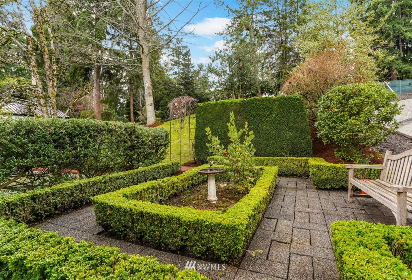 130 Overlake, Medina, Washington 98039, 4 Bedrooms Bedrooms, ,2 BathroomsBathrooms,Residential,For Sale,Overlake,NWM1884200