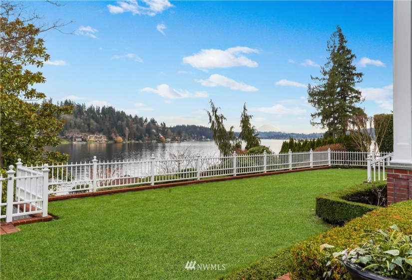 130 Overlake, Medina, Washington 98039, 4 Bedrooms Bedrooms, ,2 BathroomsBathrooms,Residential,For Sale,Overlake,NWM1884200