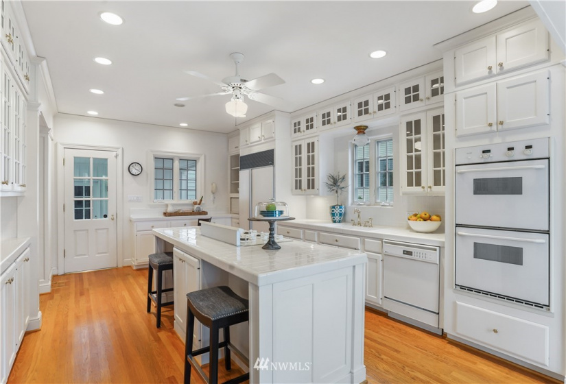 130 Overlake, Medina, Washington 98039, 4 Bedrooms Bedrooms, ,2 BathroomsBathrooms,Residential,For Sale,Overlake,NWM1884200