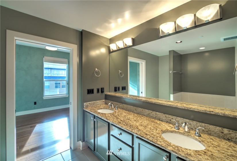 7800 27th, Mercer Island, Washington 98040, 3 Bedrooms Bedrooms, ,2 BathroomsBathrooms,Residential,For Sale,7800 Plaza,27th,NWM1884582