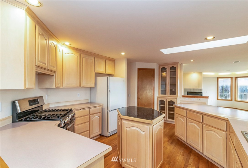 1331 Suncrest, Snohomish, Washington 98290, 3 Bedrooms Bedrooms, ,2 BathroomsBathrooms,Residential,For Sale,Suncrest,NWM1883948