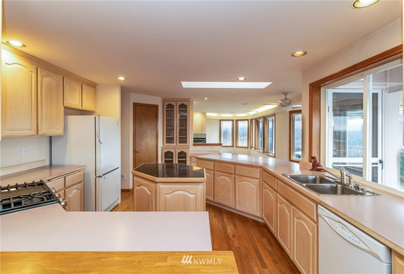 1331 Suncrest, Snohomish, Washington 98290, 3 Bedrooms Bedrooms, ,2 BathroomsBathrooms,Residential,For Sale,Suncrest,NWM1883948