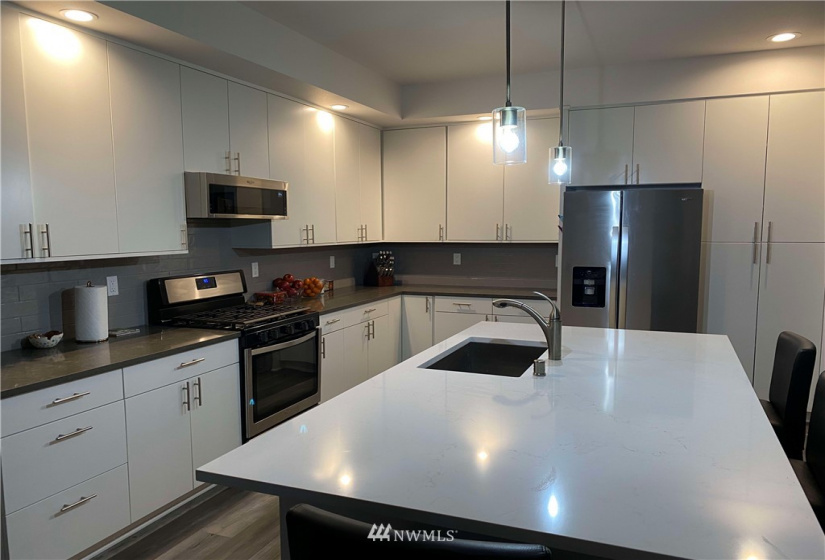 128 Blackfish, Bremerton, Washington 98310, 2 Bedrooms Bedrooms, ,2 BathroomsBathrooms,Residential,For Sale,Blackfish,NWM1884836