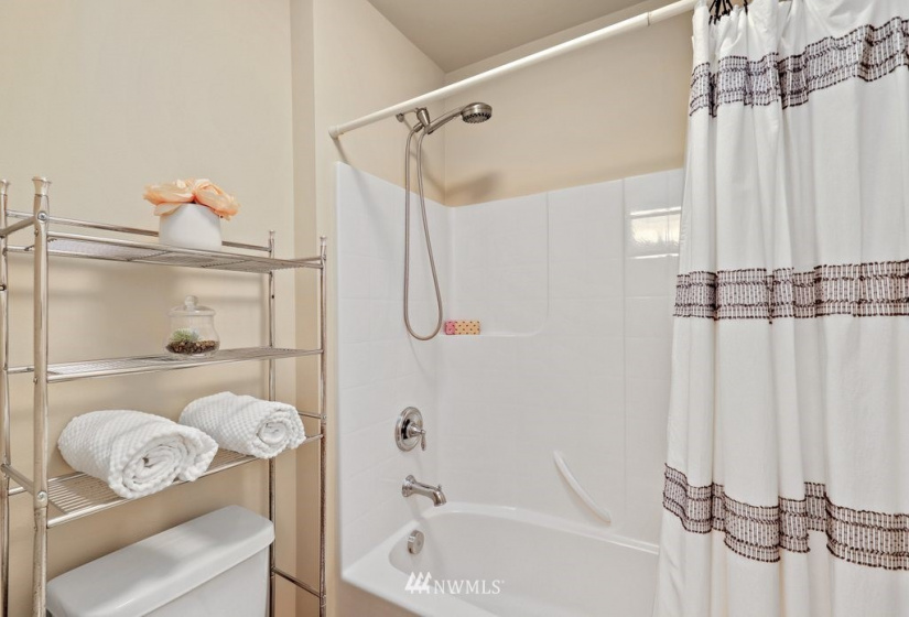 684 235th, Sammamish, Washington 98074, 5 Bedrooms Bedrooms, ,4 BathroomsBathrooms,Residential,For Sale,235th,NWM1883376