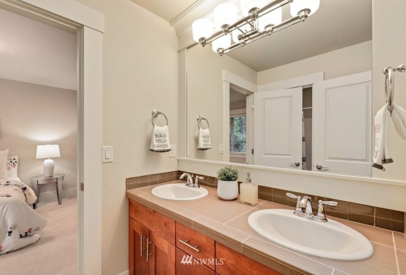 684 235th, Sammamish, Washington 98074, 5 Bedrooms Bedrooms, ,4 BathroomsBathrooms,Residential,For Sale,235th,NWM1883376