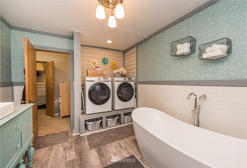 522 Race, Port Angeles, Washington 98362, 4 Bedrooms Bedrooms, ,2 BathroomsBathrooms,Residential,For Sale,Race,NWM1880412