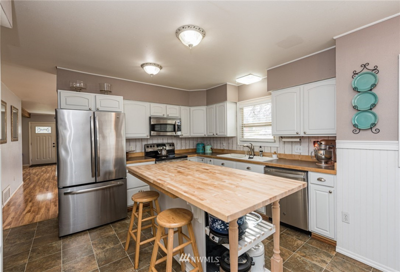 522 Race, Port Angeles, Washington 98362, 4 Bedrooms Bedrooms, ,2 BathroomsBathrooms,Residential,For Sale,Race,NWM1880412