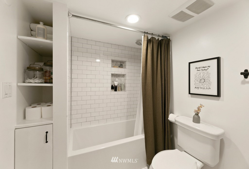 8014 20th, Seattle, Washington 98115, 3 Bedrooms Bedrooms, ,2 BathroomsBathrooms,Residential,For Sale,Hayes Park Add,20th,NWM1884249