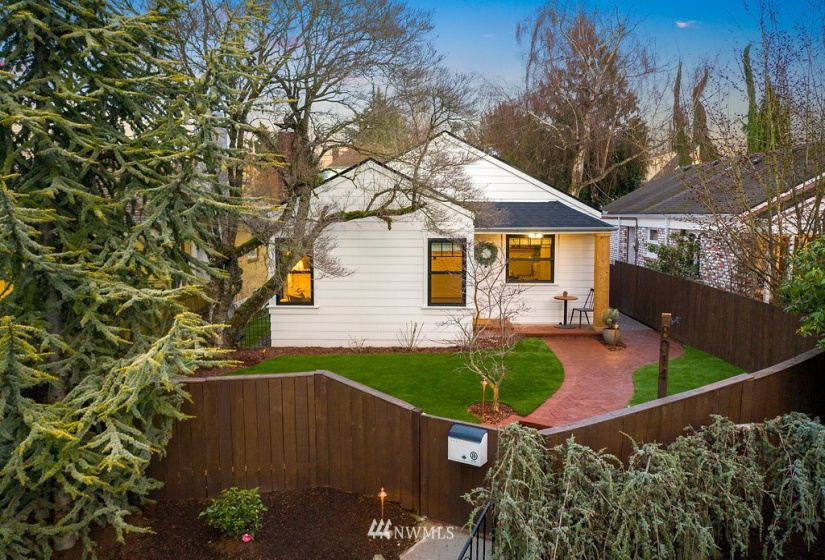 8014 20th, Seattle, Washington 98115, 3 Bedrooms Bedrooms, ,2 BathroomsBathrooms,Residential,For Sale,Hayes Park Add,20th,NWM1884249