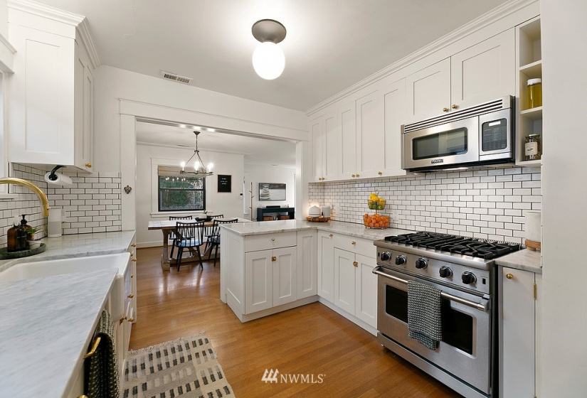 8014 20th, Seattle, Washington 98115, 3 Bedrooms Bedrooms, ,2 BathroomsBathrooms,Residential,For Sale,Hayes Park Add,20th,NWM1884249