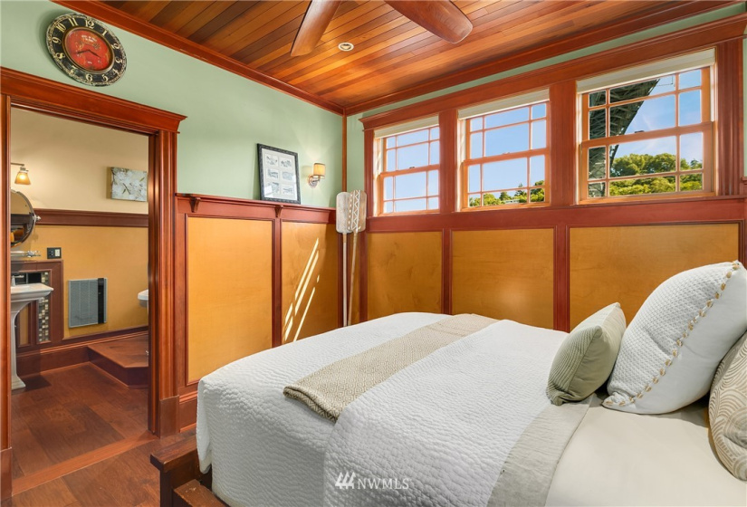 907 Northlake, Seattle, Washington 98103, 3 Bedrooms Bedrooms, ,2 BathroomsBathrooms,Residential,For Sale,Fremont Dock,Northlake,NWM1884160