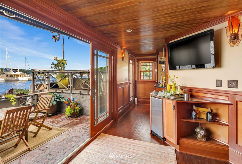 907 Northlake, Seattle, Washington 98103, 3 Bedrooms Bedrooms, ,2 BathroomsBathrooms,Residential,For Sale,Fremont Dock,Northlake,NWM1884160