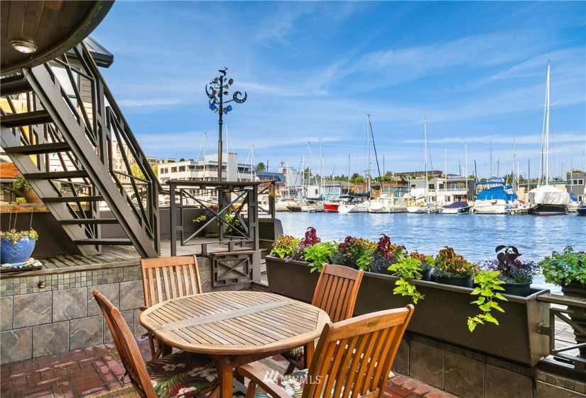 907 Northlake, Seattle, Washington 98103, 3 Bedrooms Bedrooms, ,2 BathroomsBathrooms,Residential,For Sale,Fremont Dock,Northlake,NWM1884160