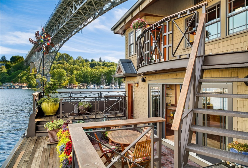 907 Northlake, Seattle, Washington 98103, 3 Bedrooms Bedrooms, ,2 BathroomsBathrooms,Residential,For Sale,Fremont Dock,Northlake,NWM1884160