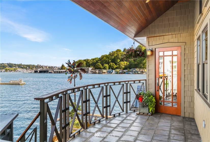 907 Northlake, Seattle, Washington 98103, 3 Bedrooms Bedrooms, ,2 BathroomsBathrooms,Residential,For Sale,Fremont Dock,Northlake,NWM1884160