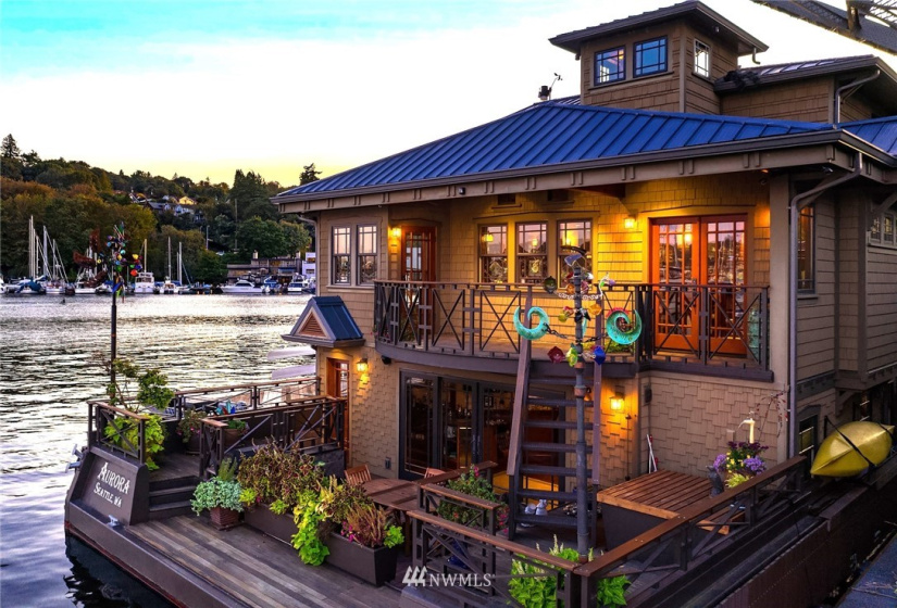 907 Northlake, Seattle, Washington 98103, 3 Bedrooms Bedrooms, ,2 BathroomsBathrooms,Residential,For Sale,Fremont Dock,Northlake,NWM1884160