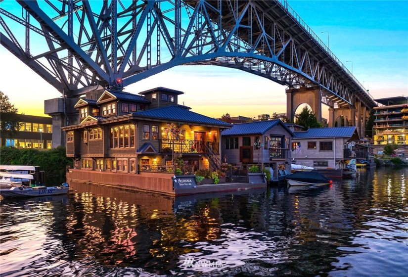 907 Northlake, Seattle, Washington 98103, 3 Bedrooms Bedrooms, ,2 BathroomsBathrooms,Residential,For Sale,Fremont Dock,Northlake,NWM1884160