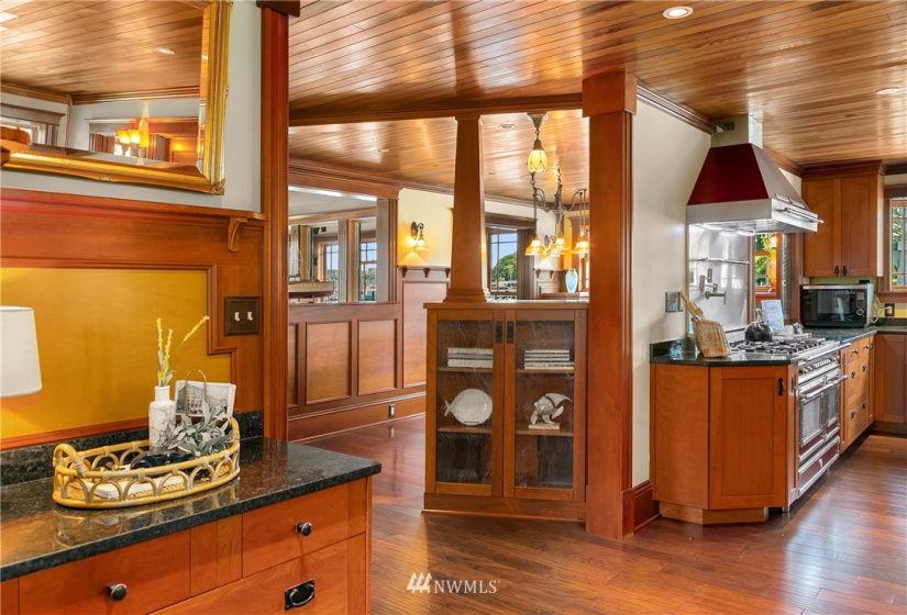 907 Northlake, Seattle, Washington 98103, 3 Bedrooms Bedrooms, ,2 BathroomsBathrooms,Residential,For Sale,Fremont Dock,Northlake,NWM1884160