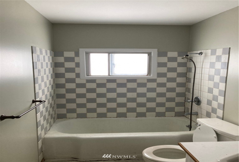 1010 First, Ellensburg, Washington 95926, 3 Bedrooms Bedrooms, ,1 BathroomBathrooms,Residential,For Sale,First,NWM1884871