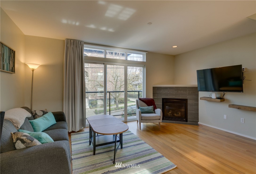 249 11th, Seattle, Washington 98102, 2 Bedrooms Bedrooms, ,1 BathroomBathrooms,Residential,For Sale,11th,NWM1884034