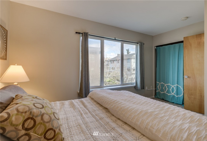 249 11th, Seattle, Washington 98102, 2 Bedrooms Bedrooms, ,1 BathroomBathrooms,Residential,For Sale,11th,NWM1884034