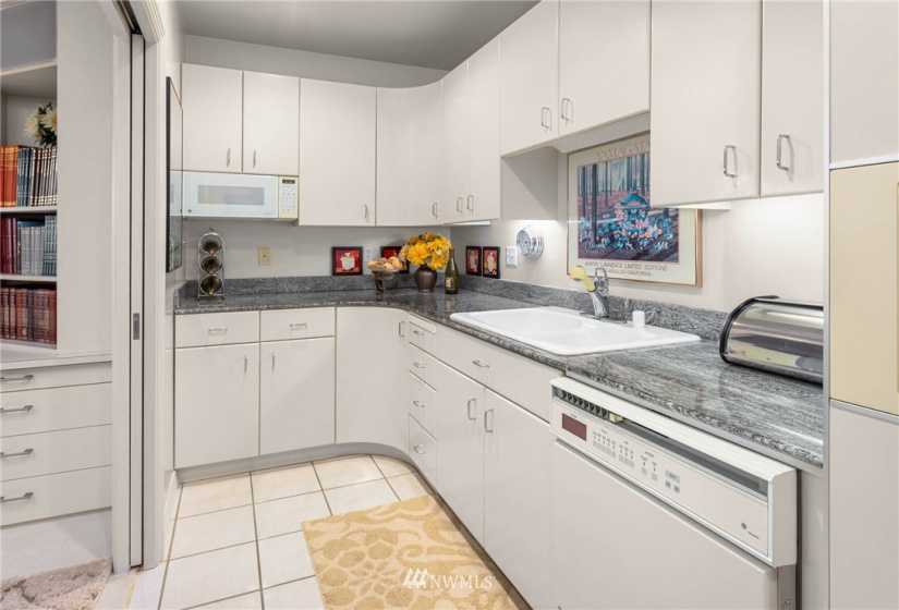 609 Mercer, Seattle, Washington 98119, 4 Bedrooms Bedrooms, ,4 BathroomsBathrooms,Residential,For Sale,Mercer Place II,Mercer,NWM1878095