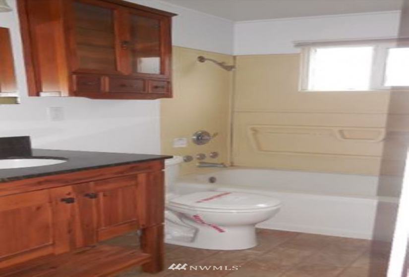 821 Race, Port Angeles, Washington 98362, 3 Bedrooms Bedrooms, ,1 BathroomBathrooms,Residential,For Sale,Race,NWM1885186