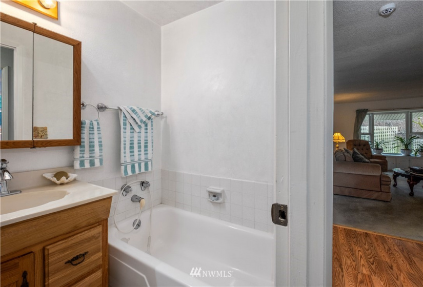 35803 13th, Federal Way, Washington 98023, 3 Bedrooms Bedrooms, ,1 BathroomBathrooms,Residential,For Sale,13th,NWM1884261