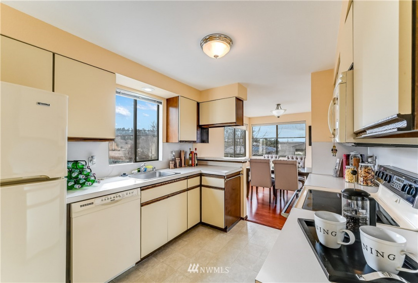 217 Alder, Edmonds, Washington 98020, 2 Bedrooms Bedrooms, ,1 BathroomBathrooms,Residential,For Sale,Sundowner,Alder,NWM1884119