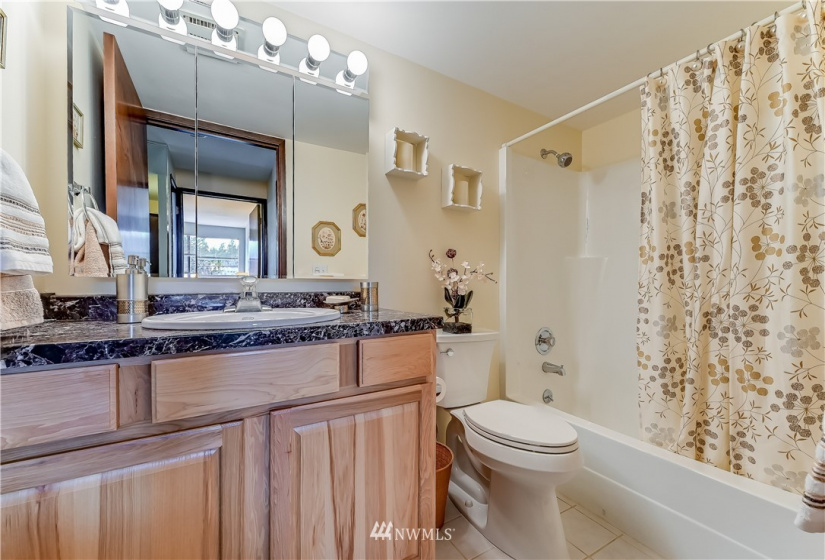 217 Alder, Edmonds, Washington 98020, 2 Bedrooms Bedrooms, ,1 BathroomBathrooms,Residential,For Sale,Sundowner,Alder,NWM1884119