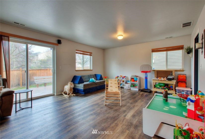 19530 100th, Bonney Lake, Washington 98391, 3 Bedrooms Bedrooms, ,2 BathroomsBathrooms,Residential,For Sale,100th,NWM1885241