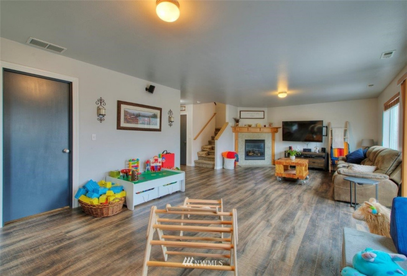 19530 100th, Bonney Lake, Washington 98391, 3 Bedrooms Bedrooms, ,2 BathroomsBathrooms,Residential,For Sale,100th,NWM1885241