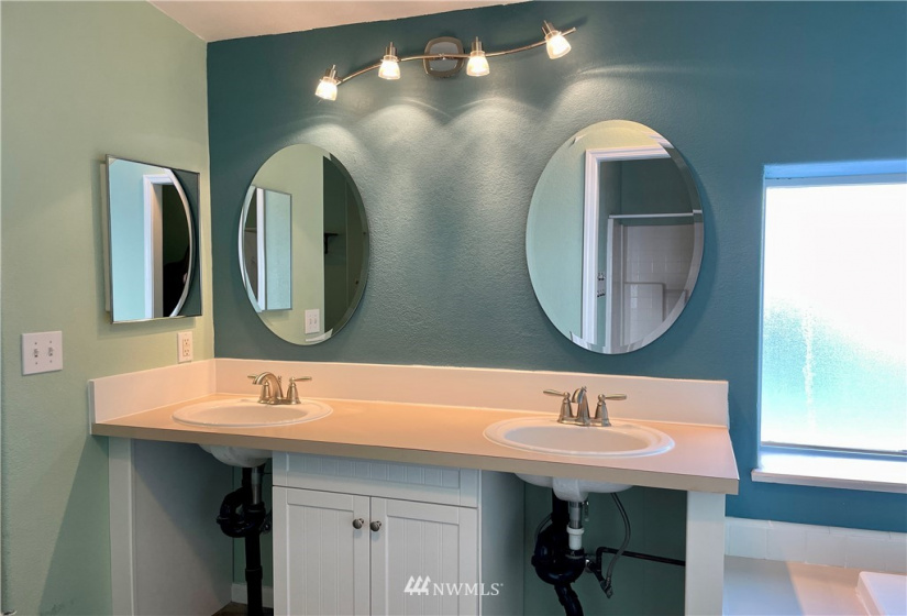 1100 Rosewood, Ellensburg, Washington 98926, 2 Bedrooms Bedrooms, ,2 BathroomsBathrooms,Manufactured In Park,For Sale,Rosewood,NWM1865633