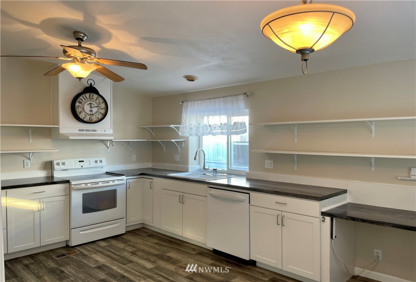 1100 Rosewood, Ellensburg, Washington 98926, 2 Bedrooms Bedrooms, ,2 BathroomsBathrooms,Manufactured In Park,For Sale,Rosewood,NWM1865633