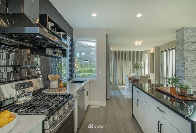 1131 14th, Puyallup, Washington 98371, 4 Bedrooms Bedrooms, ,2 BathroomsBathrooms,Residential,For Sale,14th,NWM1861523