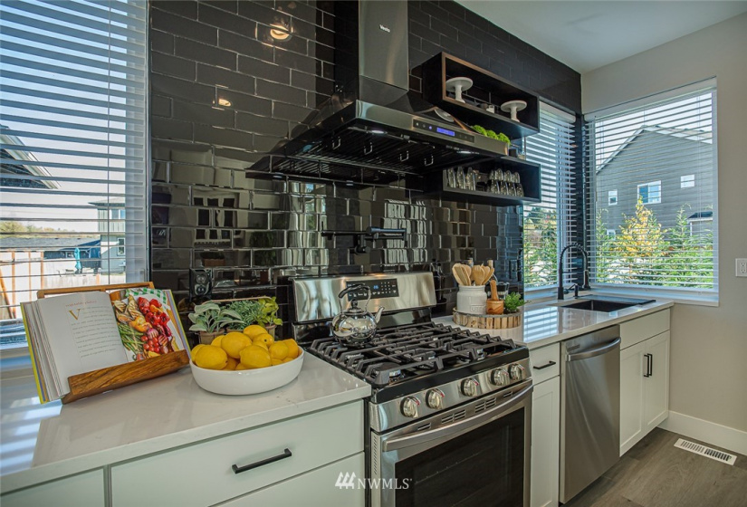 1131 14th, Puyallup, Washington 98371, 4 Bedrooms Bedrooms, ,2 BathroomsBathrooms,Residential,For Sale,14th,NWM1861523