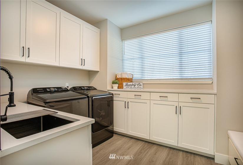 1131 14th, Puyallup, Washington 98371, 4 Bedrooms Bedrooms, ,2 BathroomsBathrooms,Residential,For Sale,14th,NWM1861523