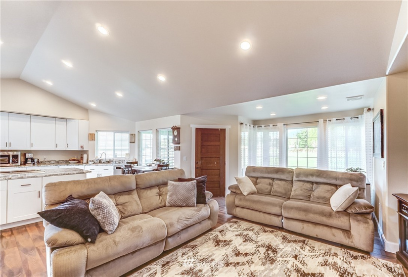 125 Rainier, Salkum, Washington 98582, 3 Bedrooms Bedrooms, ,3 BathroomsBathrooms,Residential,For Sale,Salkum Heights,Rainier,NWM1865774